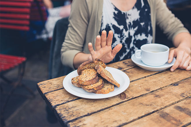 una celiaca allontana il pane