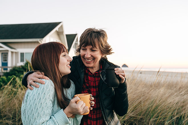 mamma con la figlia imbarazzata